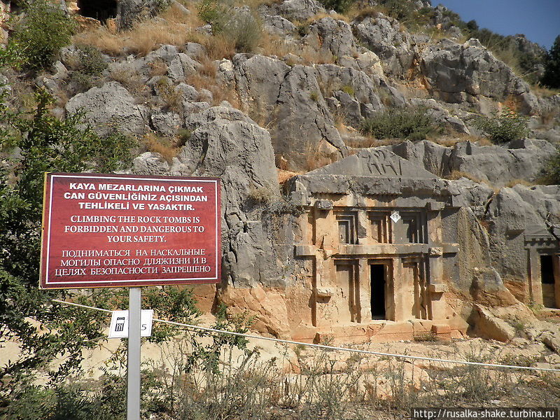 Гробницы в скалах древней Миры Мира, Турция