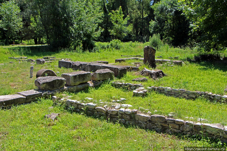 Древние святилища удачно вписываются в парковую канву Дион, Греция