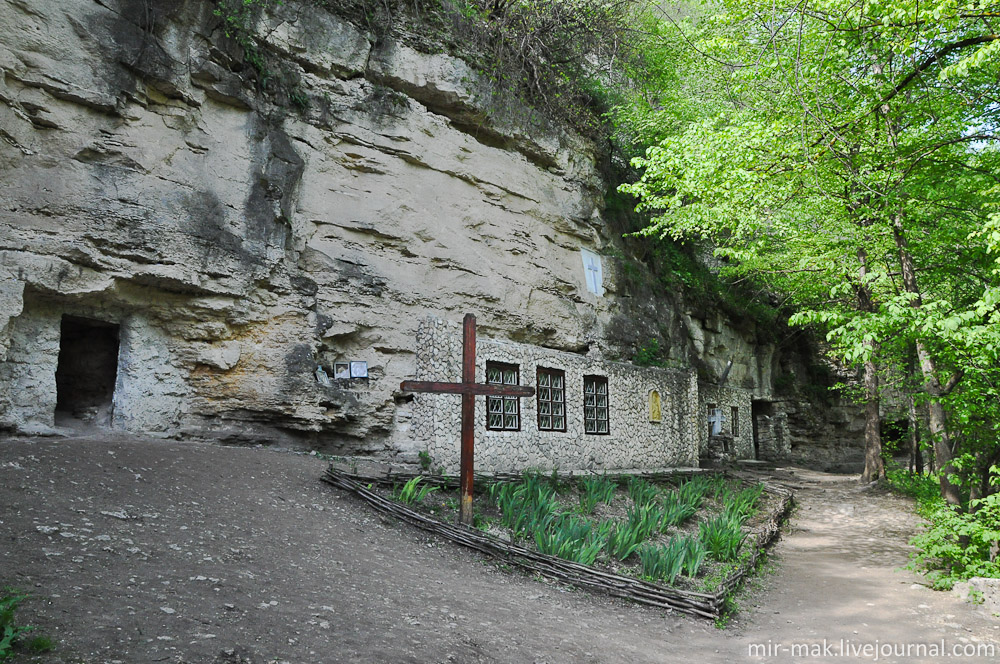 Святое место – монашеские пещеры. Сахарна, Молдова