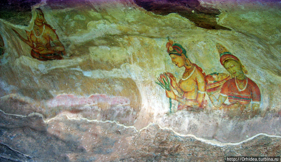 часть фресок сохранилась лишь там, куда монахи не добрались — в пещере на высоком уровне. Туда сейчас можно подняться по металлической леснице Сигирия, Шри-Ланка