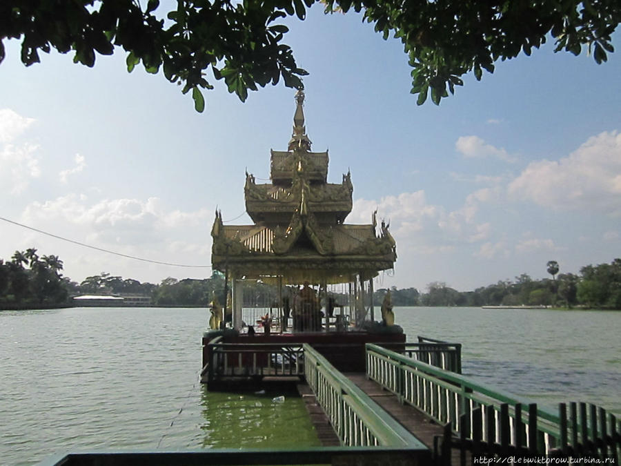 Kandawgyi Lake monastery Янгон, Мьянма