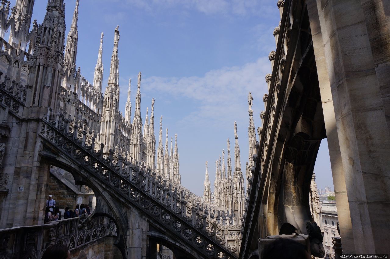 Через призму каменного кружева Милан, Италия