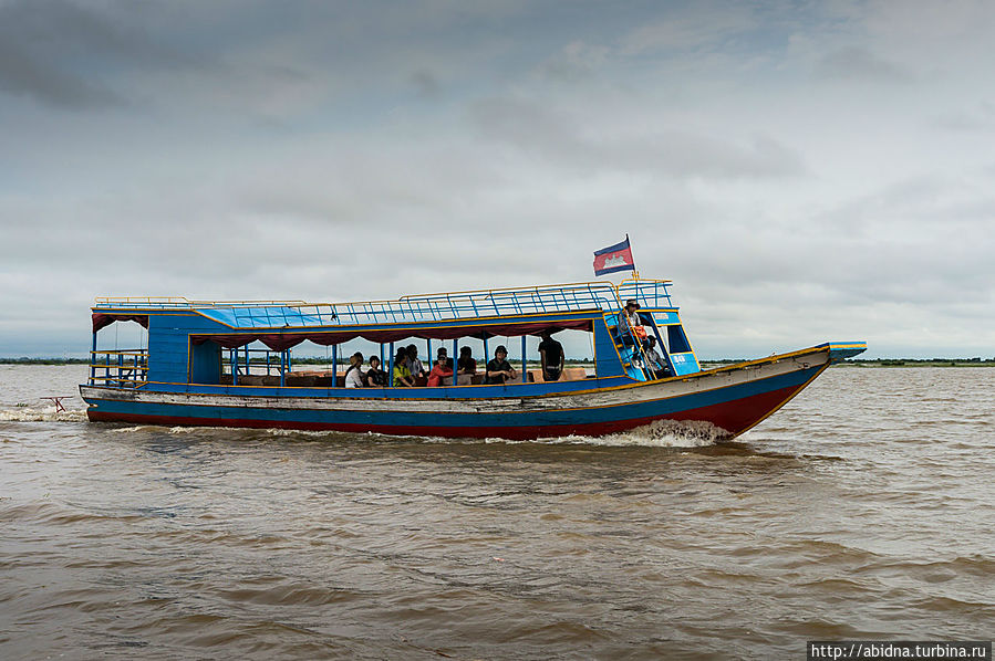 Суденышки для туристических прогулок Суденышки для туристических прогулок