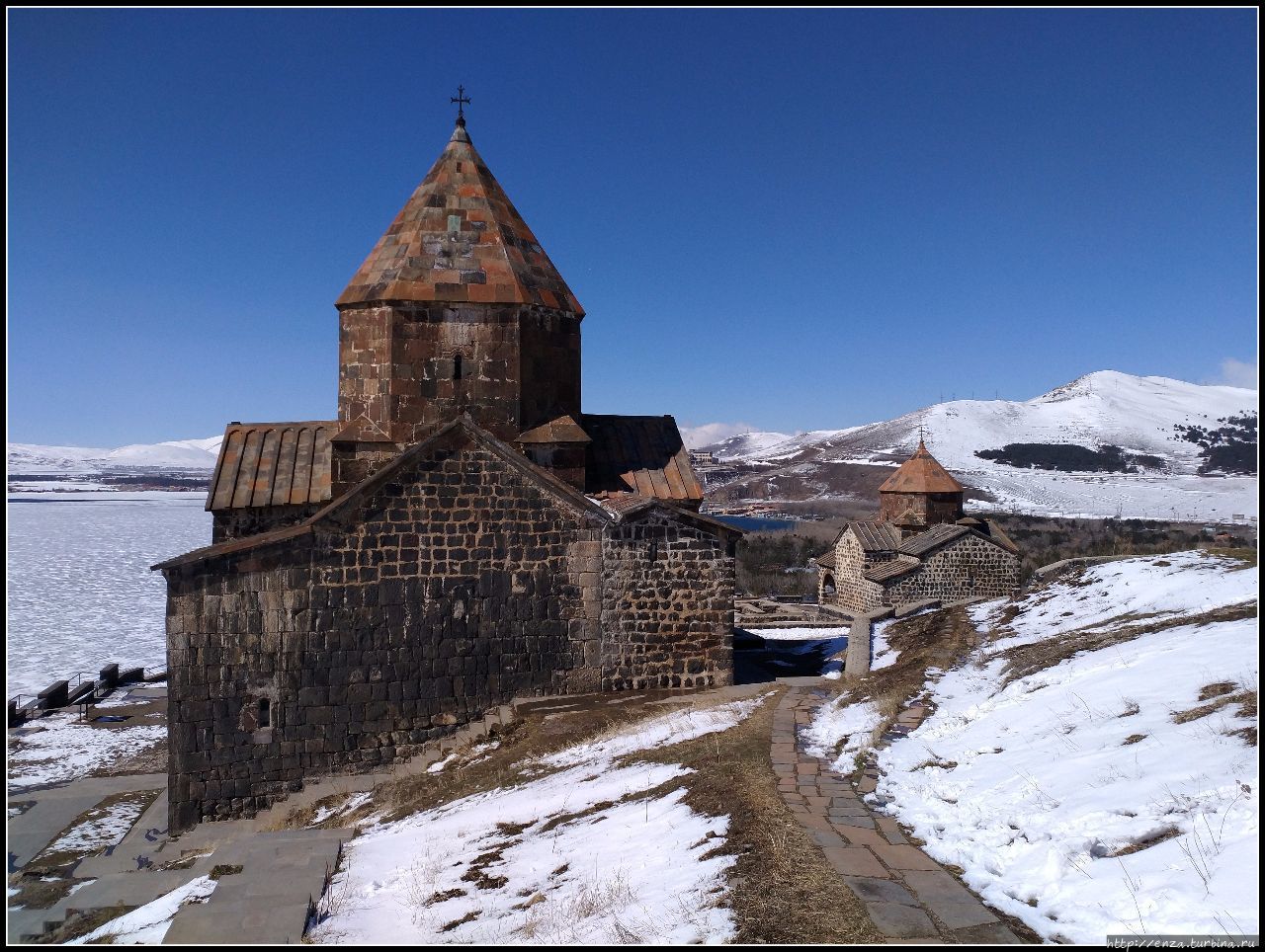 Армения. День 5. Синяя вода, Черный монастырь и золотая рыба Севан, Армения