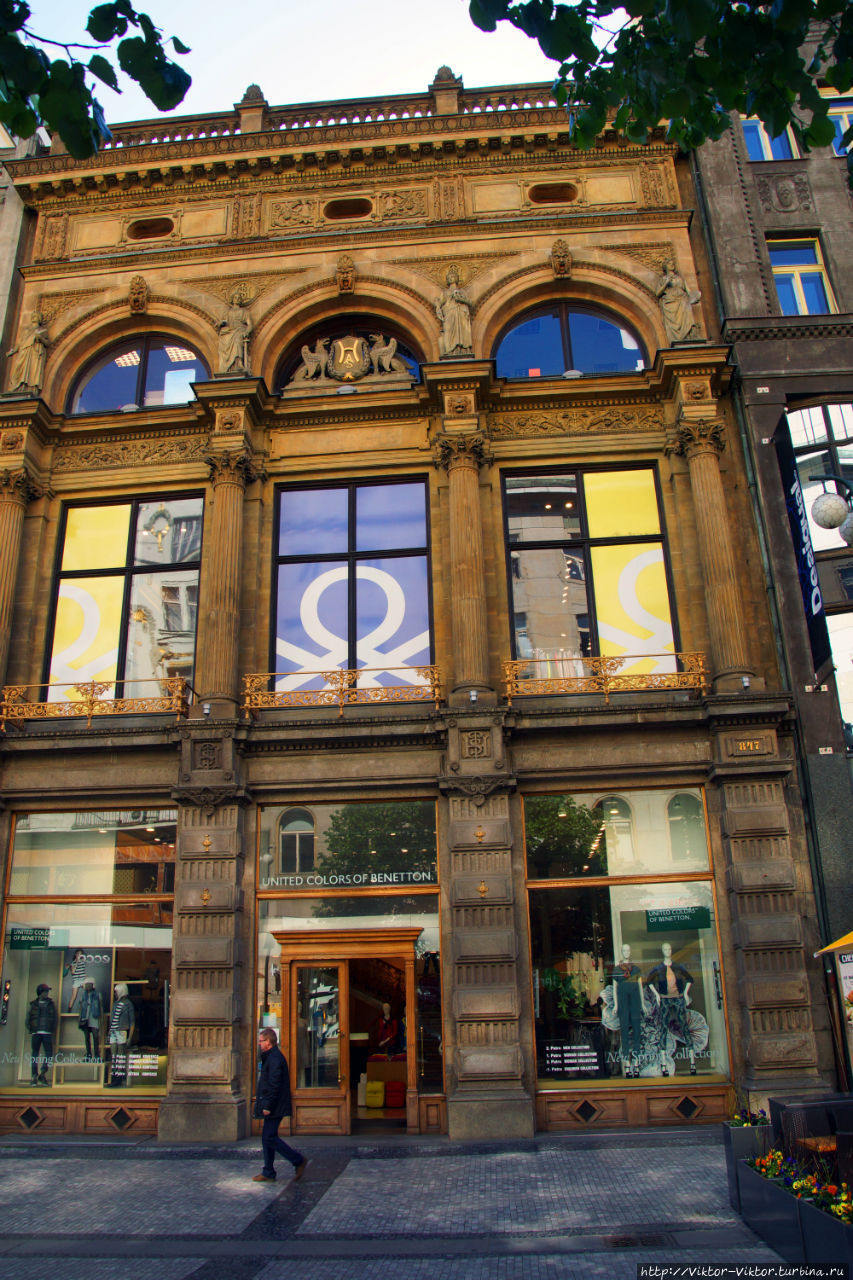 Здание первого в Праге ун Здание первого в Праге ун