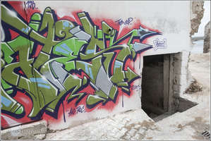 Видимо, художники не случайно выбрали для фестиваля белые стены этого городка, которые как раз хорошо подходят для рисования.