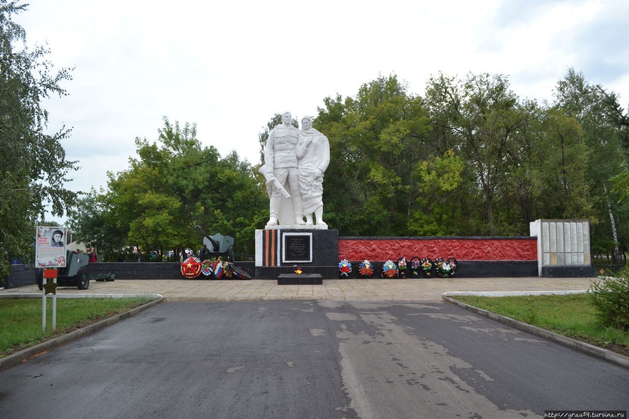 Памятник павшим в годы Великой Отечественнойвойны Духовницкое, Россия