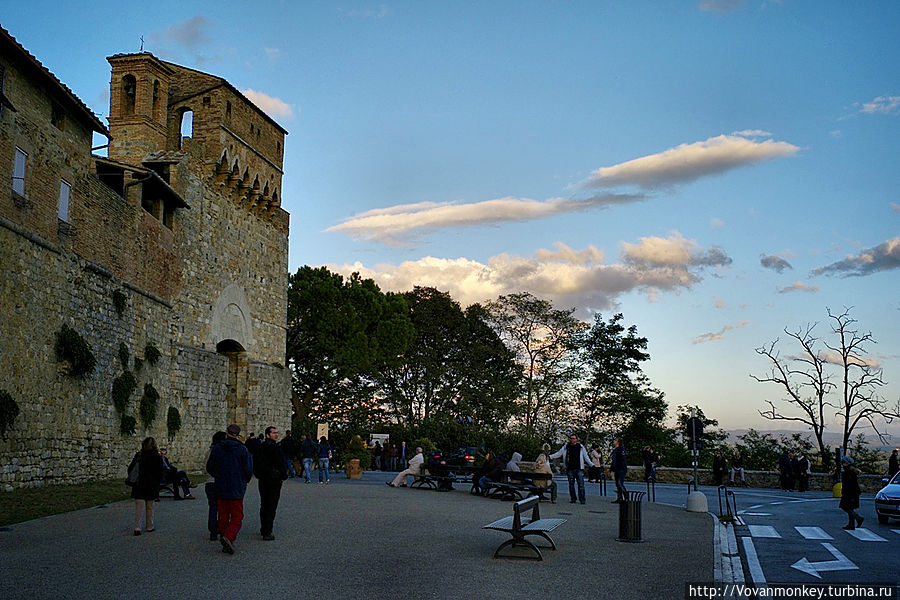 Взметнулись башни на холме Тосканском... Сан-Джиминьяно, Италия