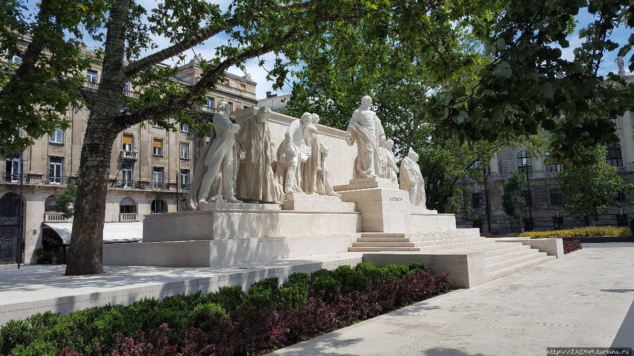 Памятник революционеру и президенту Венгерской республики 40-х годов XVIII столетия Lajos Kossuth Будапешт, Венгрия
