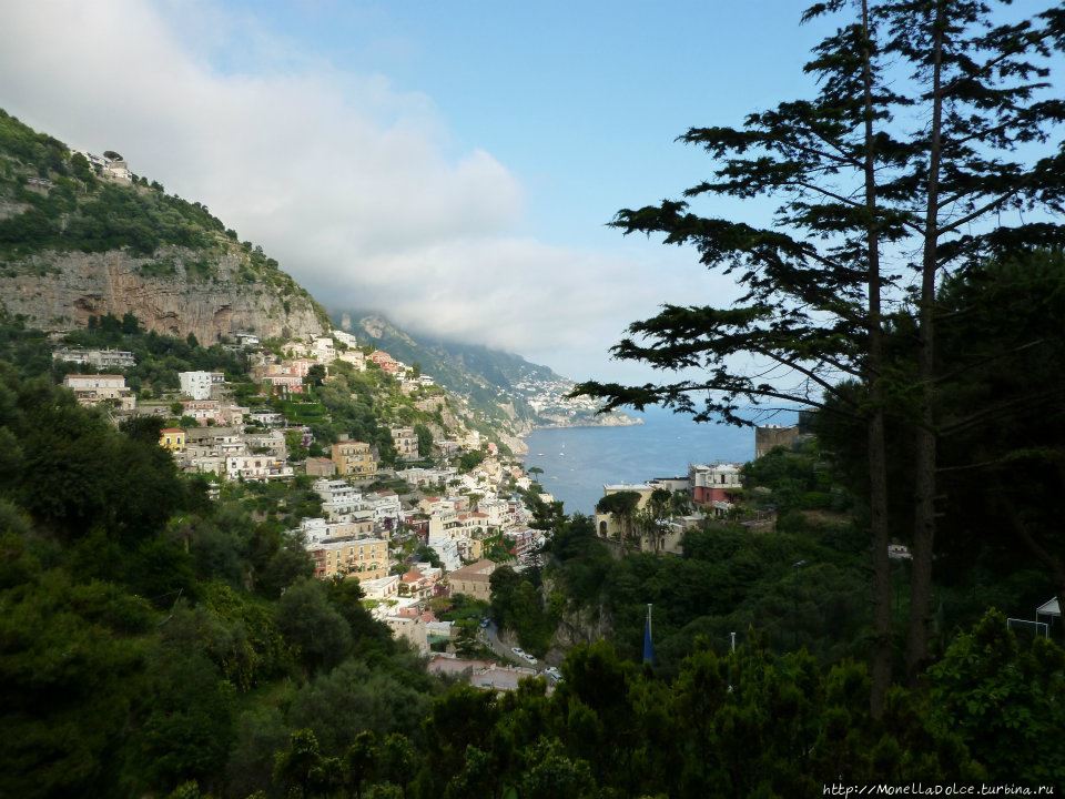 Positano:маршрут сверху вниз до набережной Marina Grande Позитано, Италия