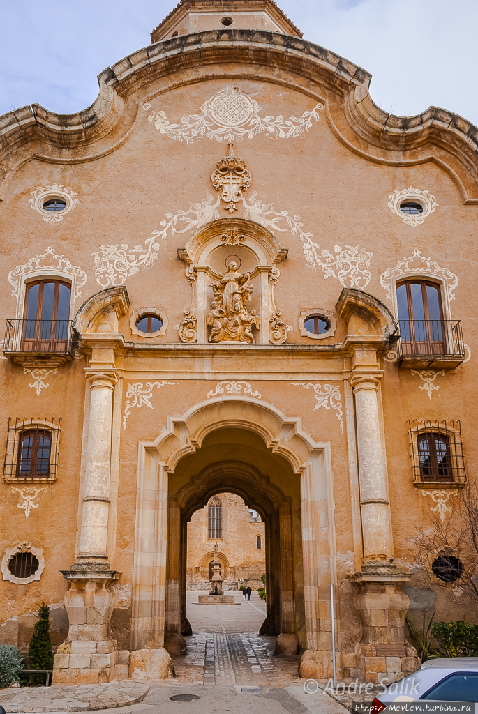 Королевский монастырь Санта-Мария-де-Сантес-Креус