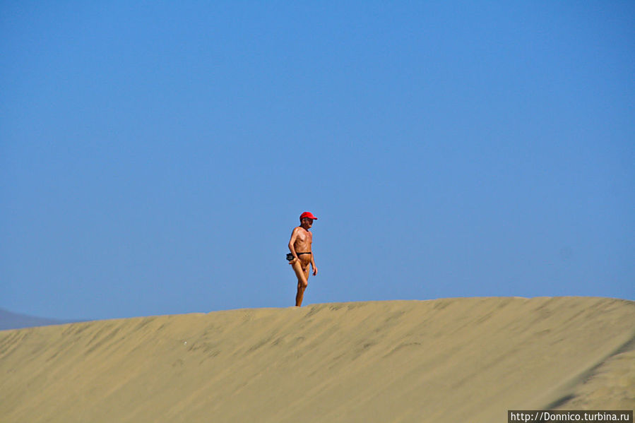 нудисты со стажем предпочитают загорать на вершинах дюн Остров Гран-Канария, Испания