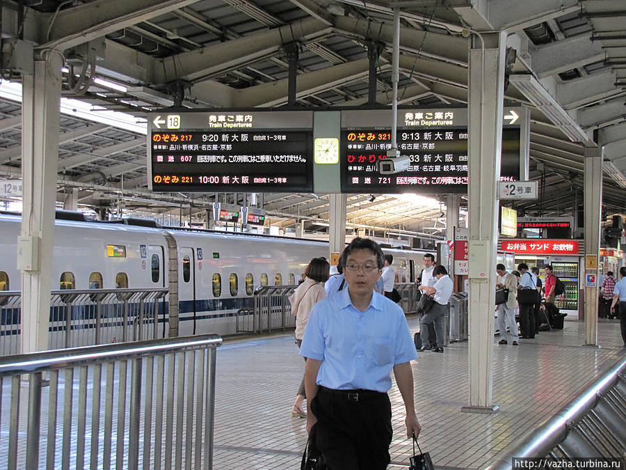 Поезд Синкансен. Токио, Япония