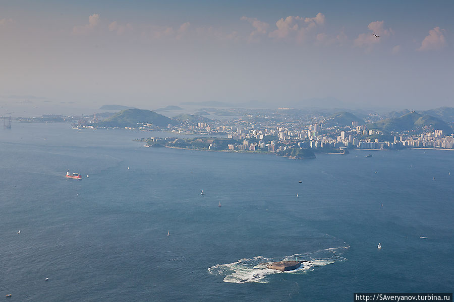 Пролив и бухта