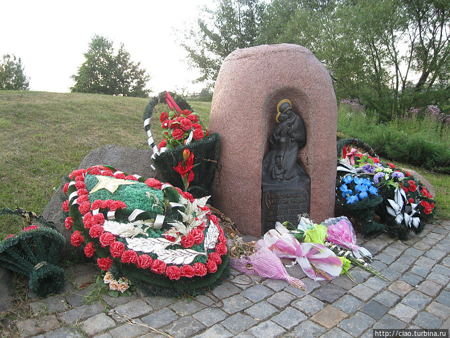 Икона Божьей Матери, вмурованная в камень. Минск, Беларусь