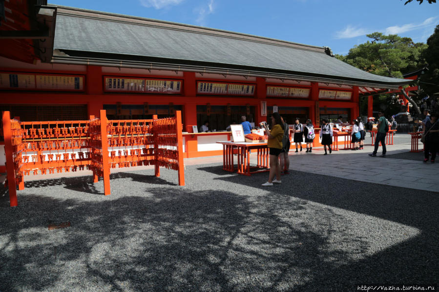 Храм Фушими Инари Тайши. Первая часть Киото, Япония
