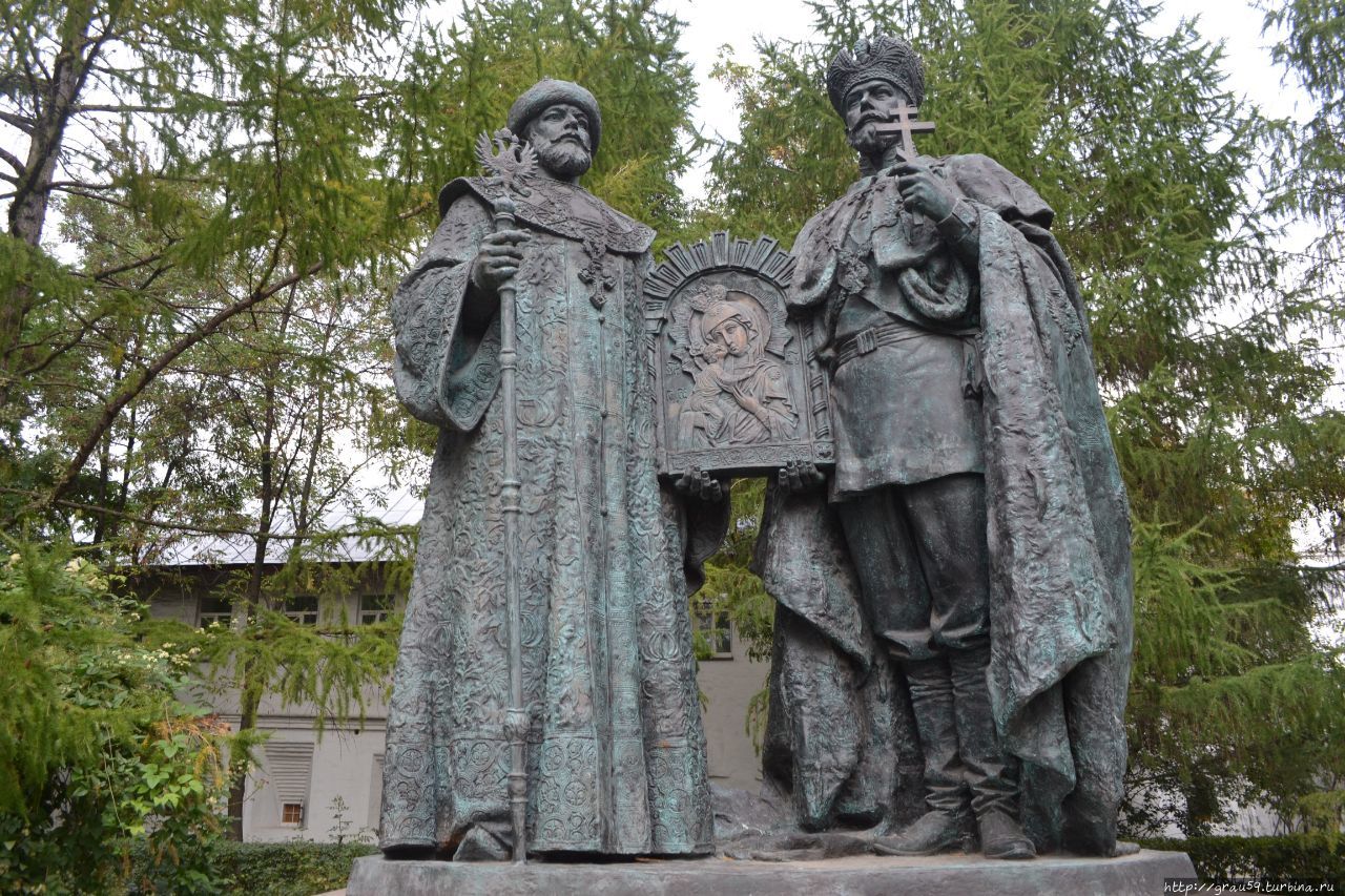 Памятник Николаю II и Михаилу Романову Москва, Россия
