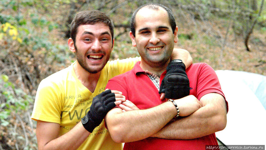 У Левчика как всегда приподнятое настроение, нет ничего хорошего чем улыбка на лицах друзей. Качагакаберд, Азербайджан
