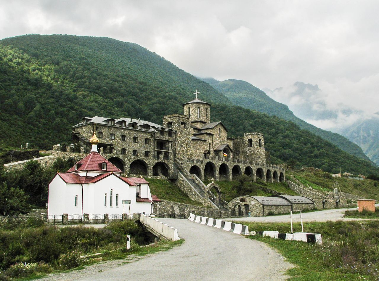 Хидикус. Аланский Свято-Успенский мужской монастырь Хидикус, Россия