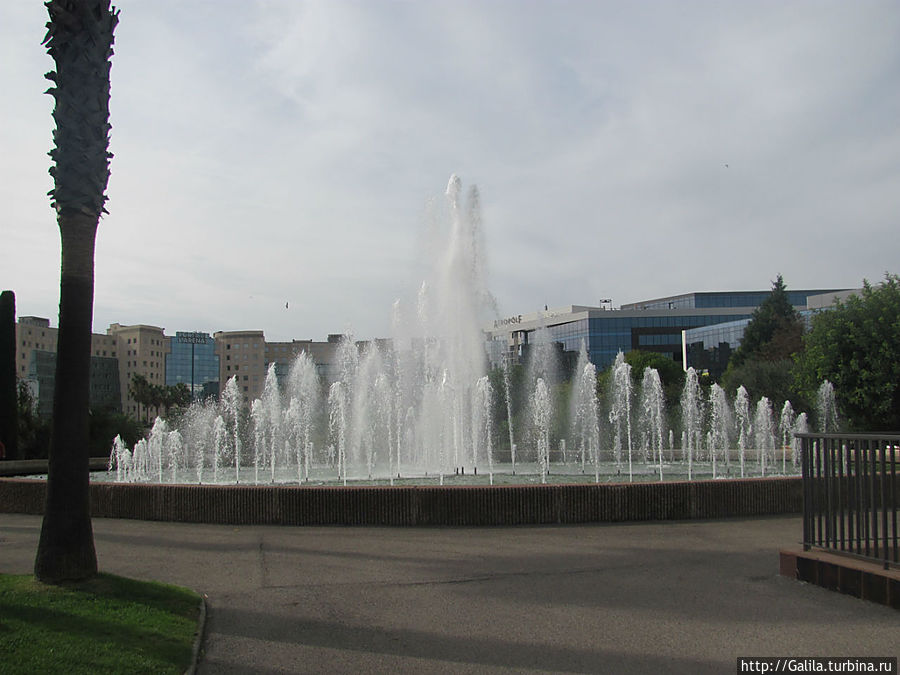 Красивый фонтан.