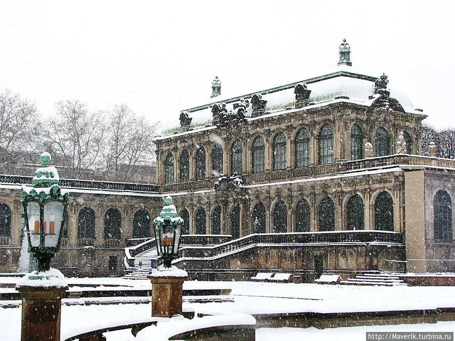 Площадь перед Цвингером использовалась как место проведения официальных мероприятий под открытым небом. Дрезден, Германия