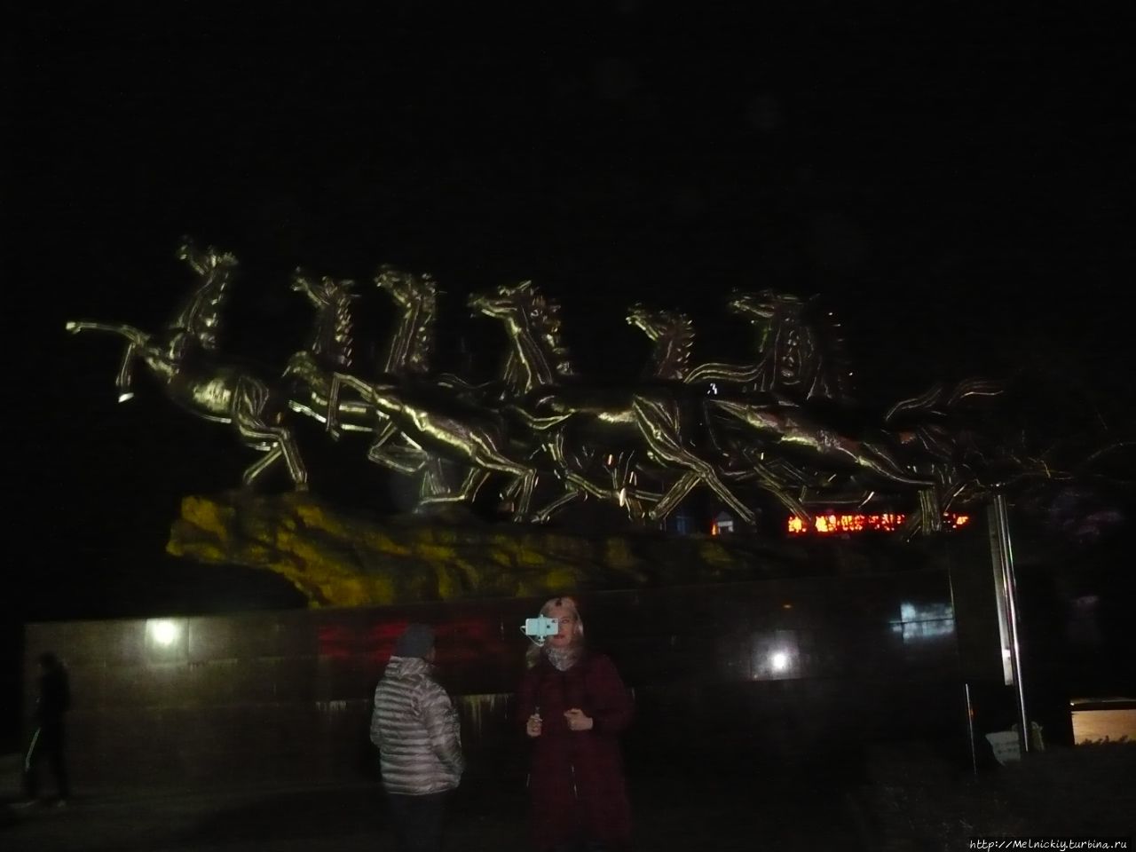 Памятник «Восемь Лошадей»