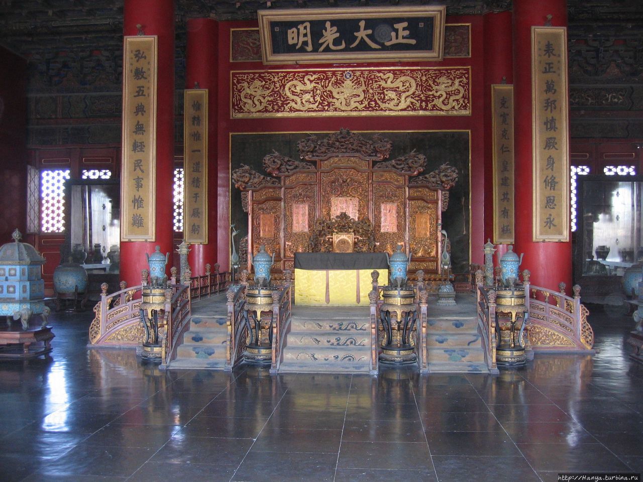 Гугун. Императорский трон Пекин, Китай