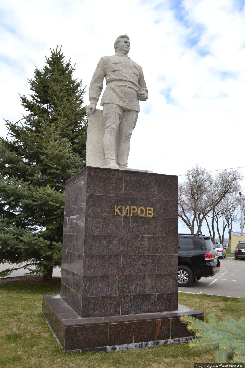 Памятник Кирову С.М. Саратов, Россия