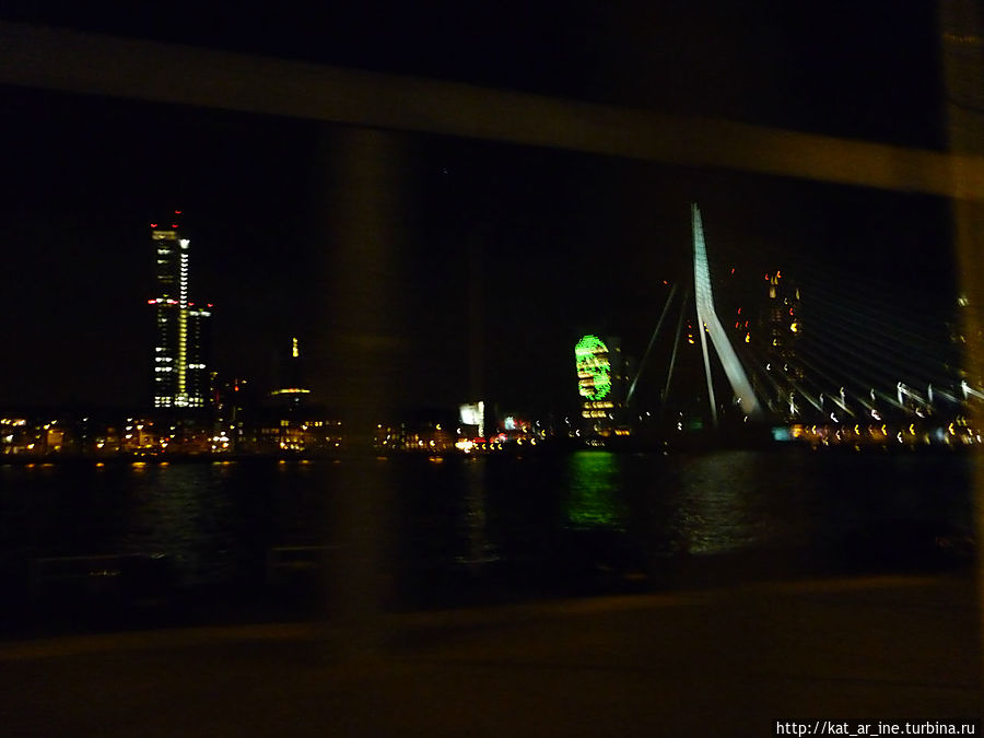 Вид с набережной ночью Роттердам, Нидерланды