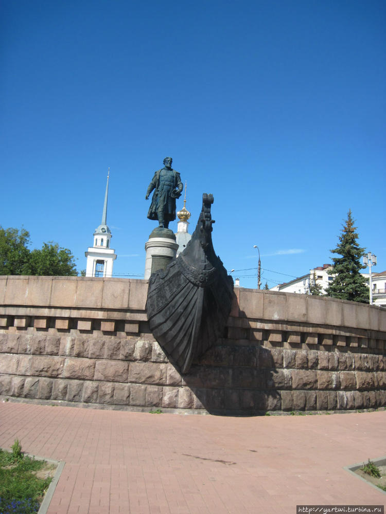 Памятник Афанасию Никитин