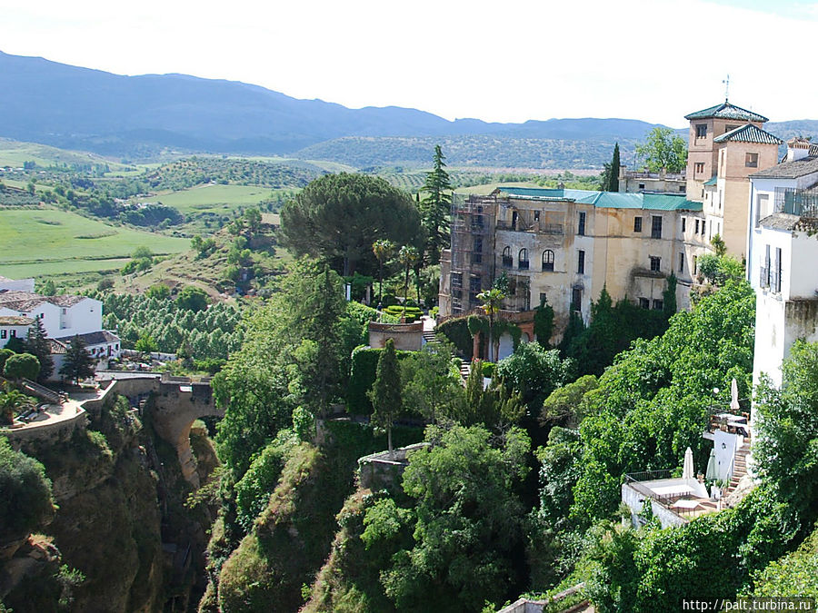 Вид на Дом короля мавров с Нового моста.