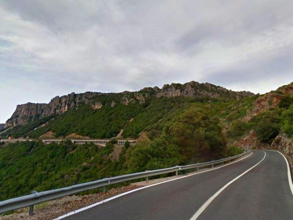 По дороге SS125 из Cala Gonone в Arbatax Сардиния, Италия