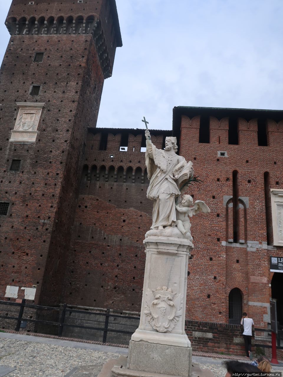 В настоящее время в замке после последнего восстановления  доступно много интересных исторических объектов. Милан, Италия