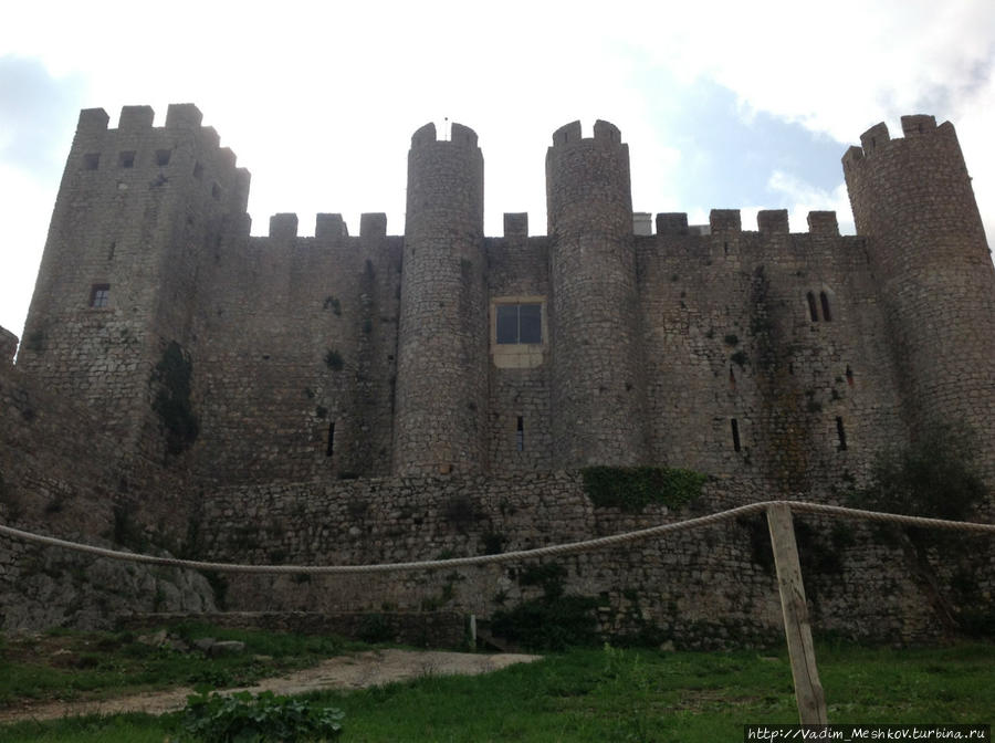 Строительство замка Обидуш началось в XII веке. Замок построен в виде четырёхугольника, каждая из сторон имеет 30м. в длину. Обидуш, Португалия