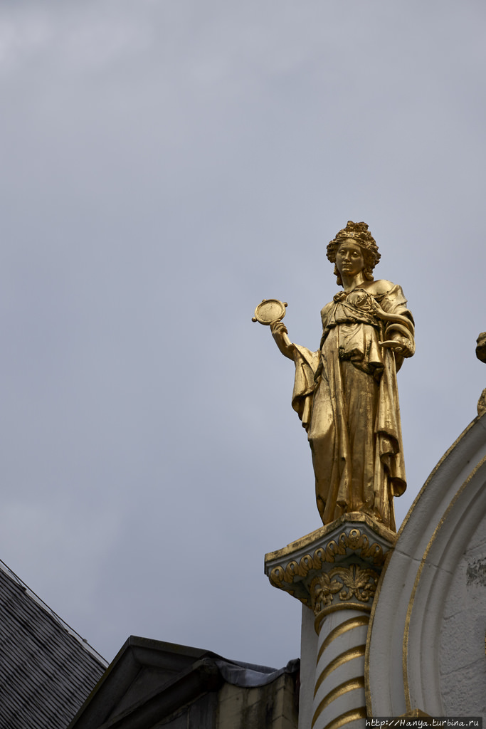 Декор (Благоразумие) Старой части Дворца Правосудия. Фото из интернета Брюгге, Бельгия