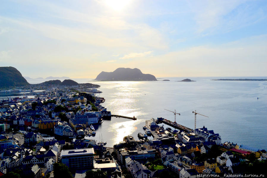 Аксла. Фантастические пейзажи и отголоски войны Олесунн, Норвегия