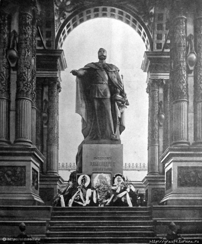 Памятник российскому императору Александру II (из Интернета) Москва, Россия