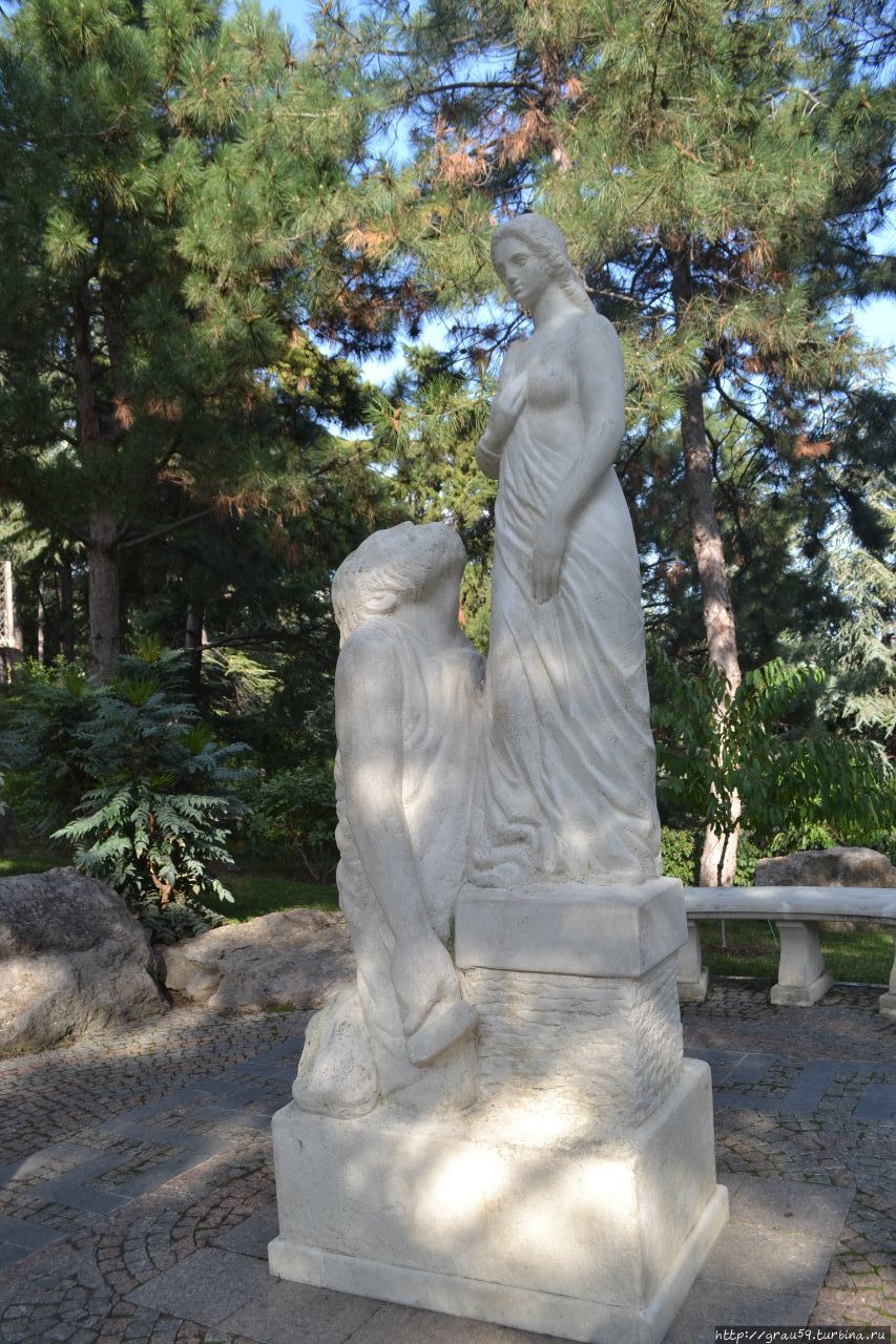 Скульптура Пигмалион и Галатея Партенит, Россия