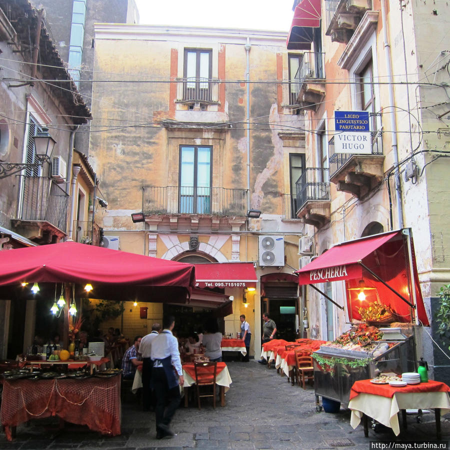 рестораны на боковых улицах Катания, Италия