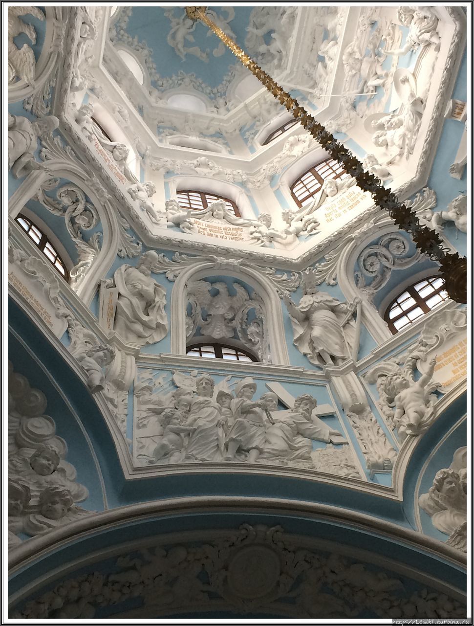 Дубровицы. Необыкновенная церковь и несостоявшийся замок Дубровицы, Россия