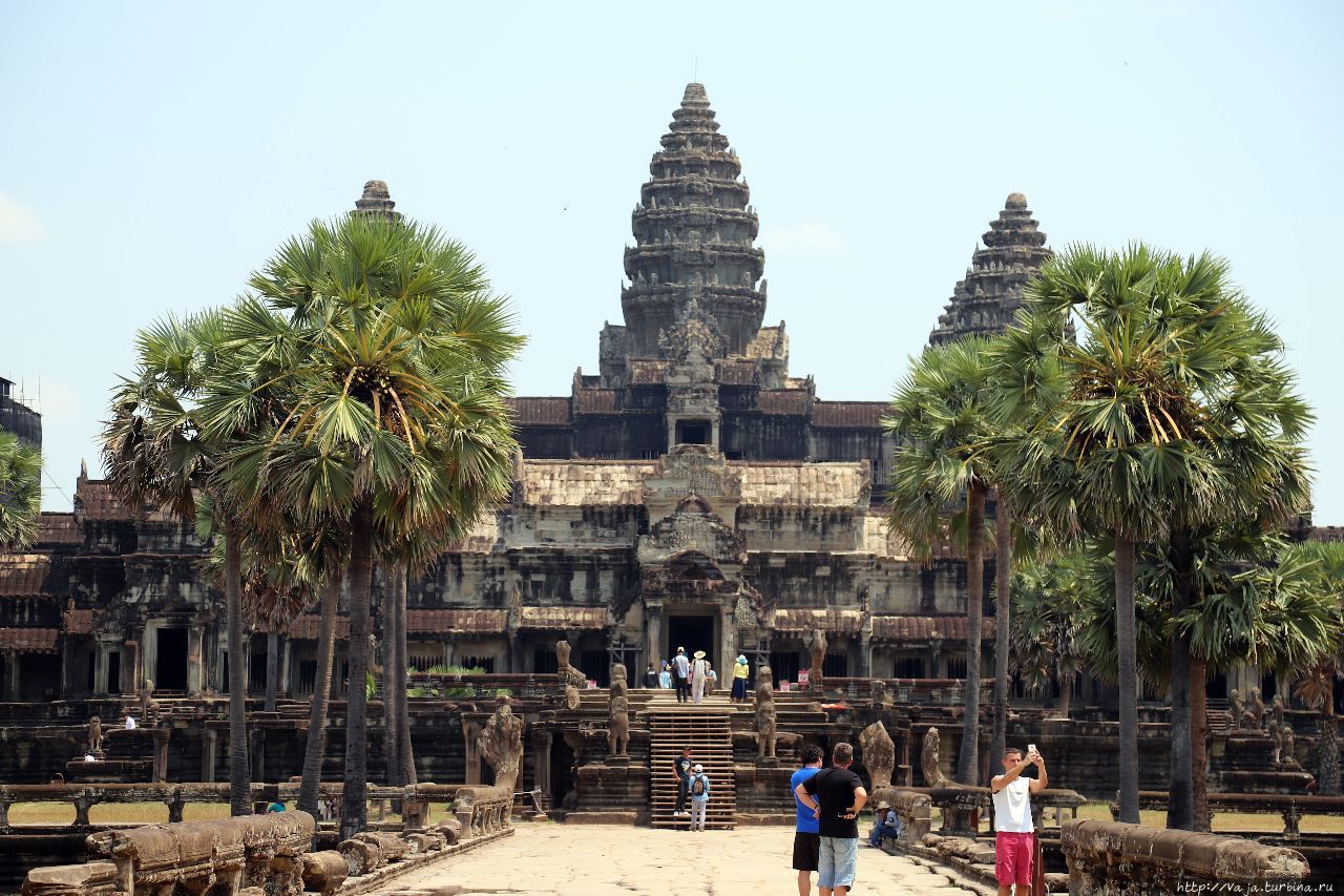 Виды Храма Анкгор Ват Ангкор (столица государства кхмеров), Камбоджа