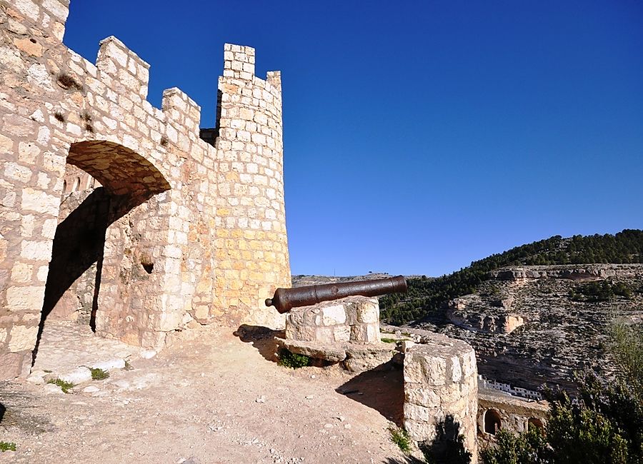 Замок реки Алькала-дель-Хукар, Испания