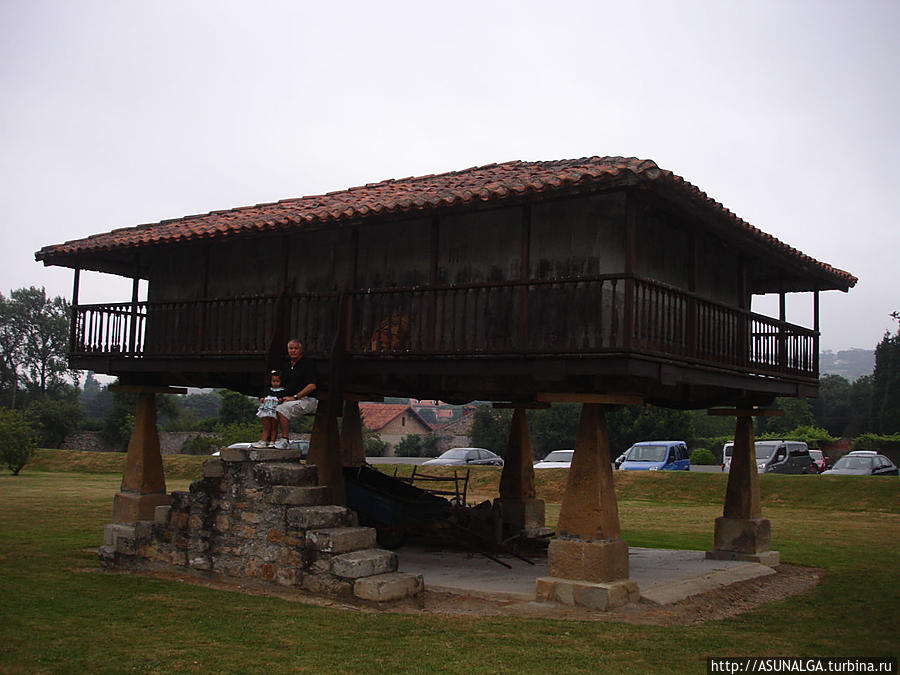В Испании распространены своеобразные амбары оррео (англ. Hórreo) — постройки на сваях защищенные от грызунов каменными горизонтальными плитами между каждой сваей и полом..очень распространены в Астурии Хихон, Испания