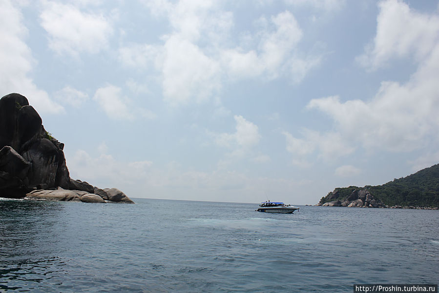 Пролив между островами Ba-Ngu и Similan (8-й остров архипелага) Острова Симилан, Таиланд