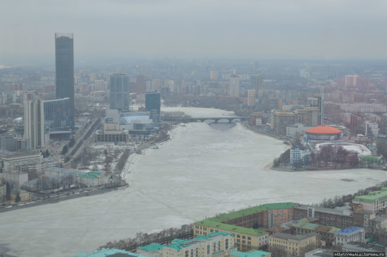 Городской пруд. Справа кр