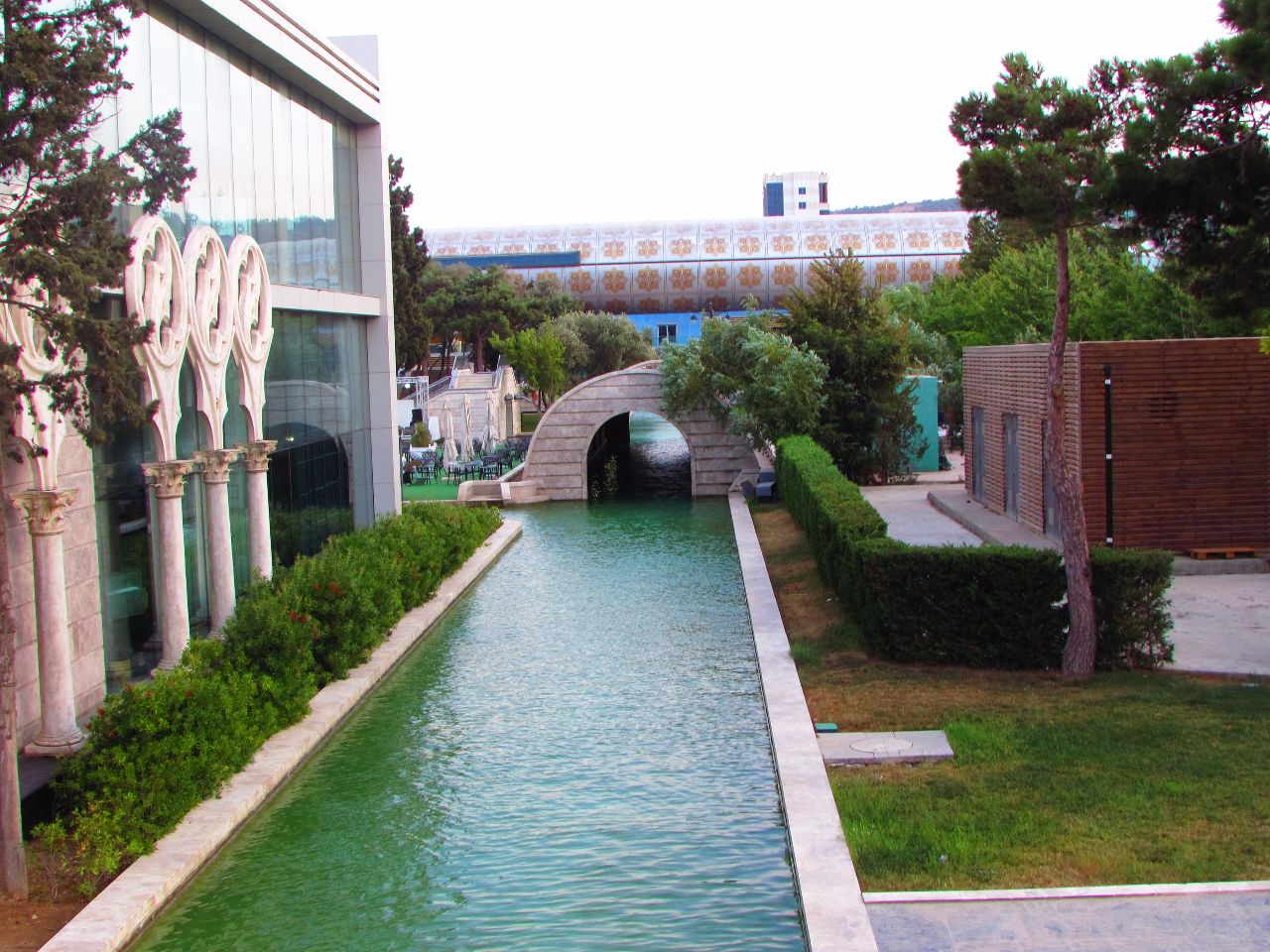 Немного Венеции на Каспии. И музей ковра всё там же... Баку, Азербайджан