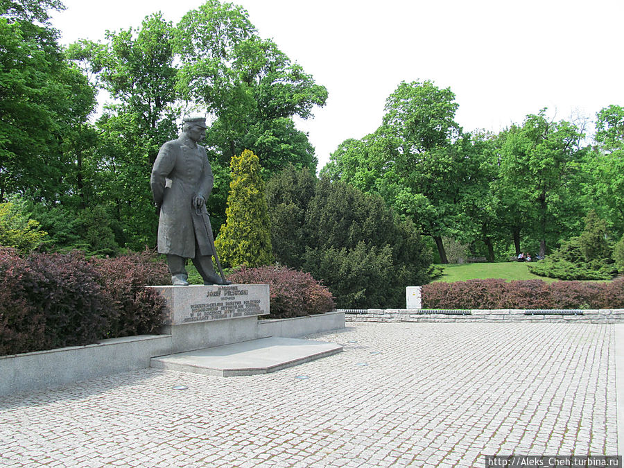 Памятник Пилсудскому Торунь, Польша