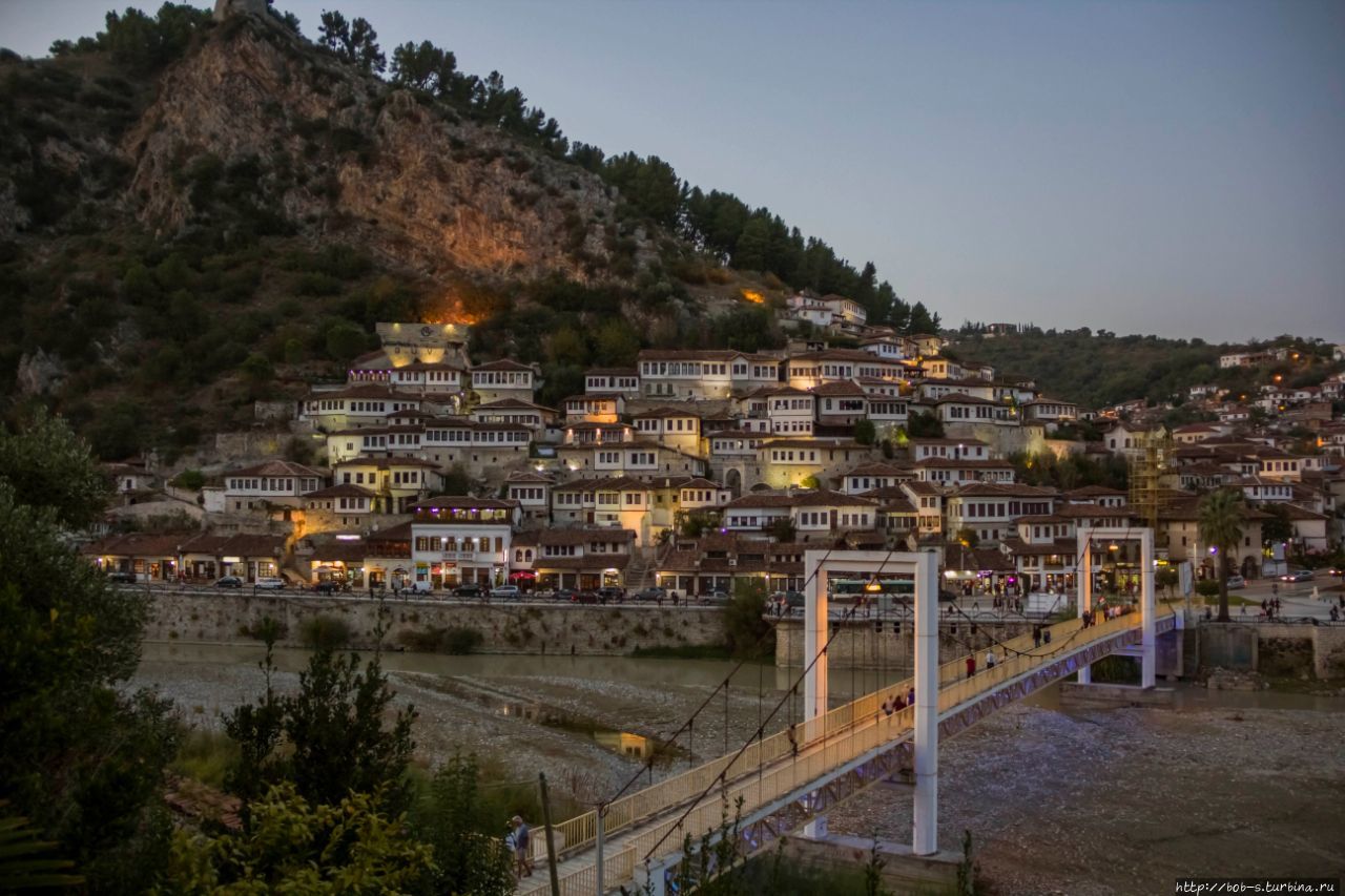 Вечерняя открытка Берата. Город тысячи светящихся окон... Берат, Албания