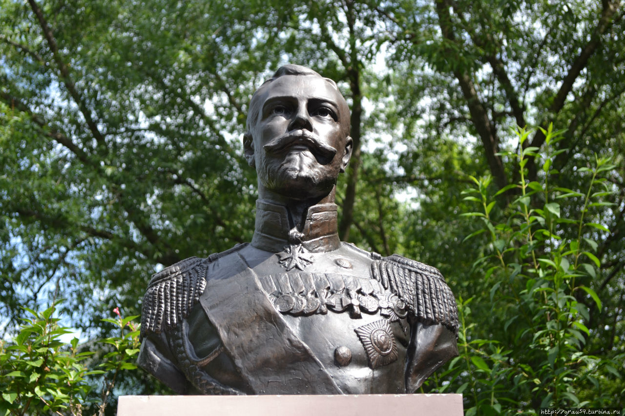 Памятник Николаю II на быв. Лазаревском кладбище Москва, Россия