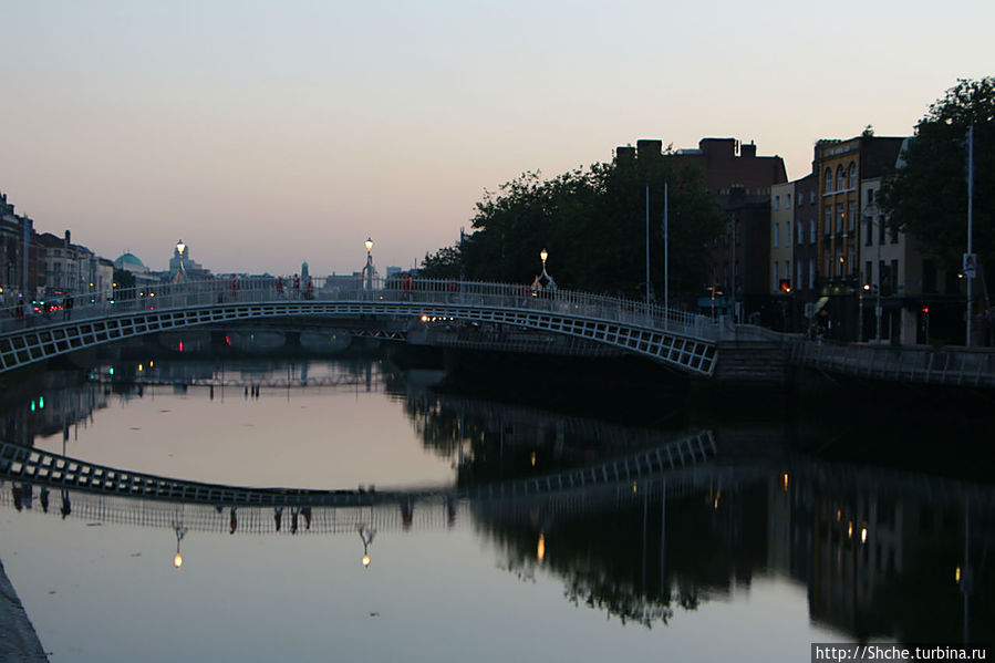 Сумерки на берегах реки Liffey Дублин, Ирландия